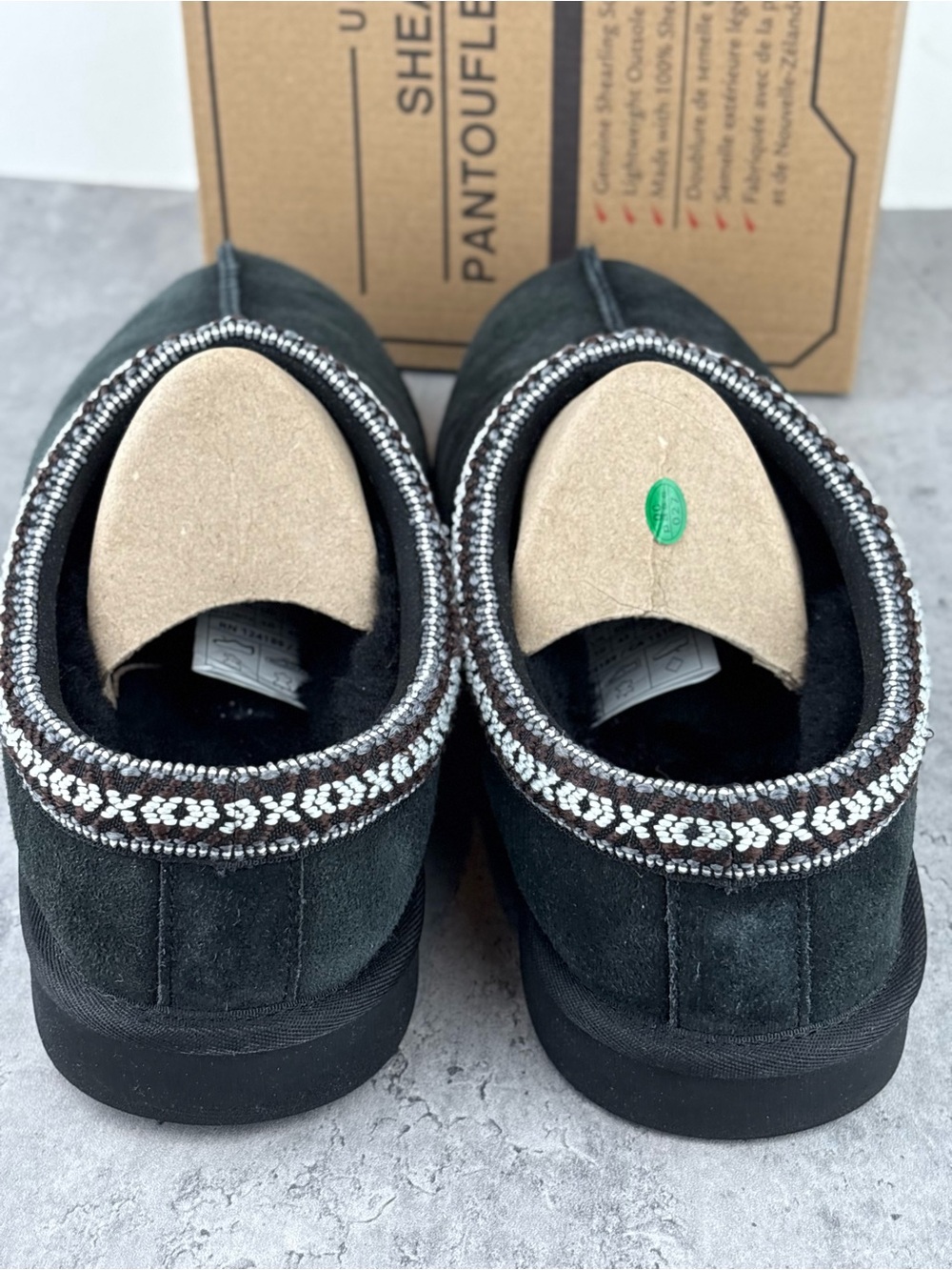 kirkland Signature shearling slippers Mens 11 Women’s 12 Black Worn Once Black - Picture 3 of 6